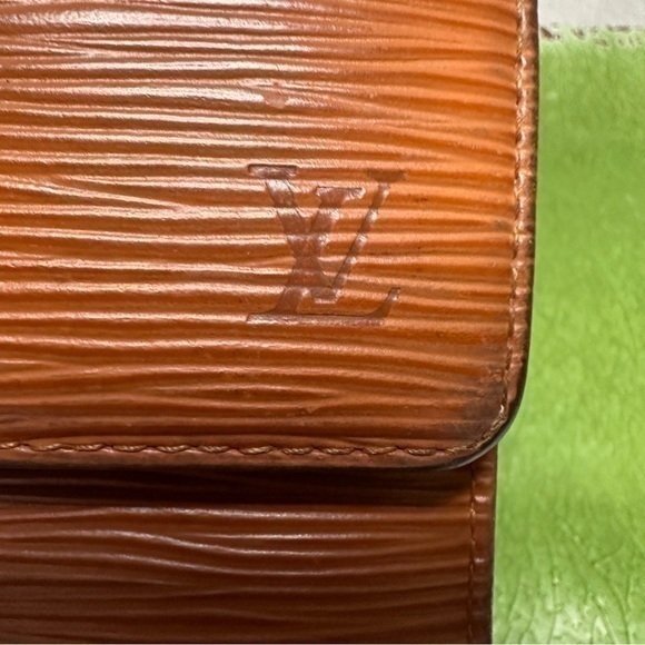 AUTHENTIC Louis Vuitton Monogram wallet/billfold. - Picture 6 of 16